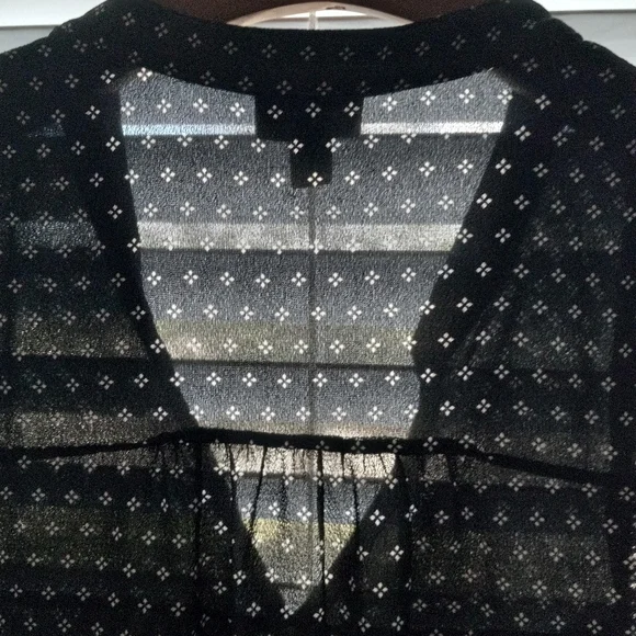 Torrid 2X V-Neck Crocheted Trim Sleeveless Tunic Top Plus - Picture 4 of 15